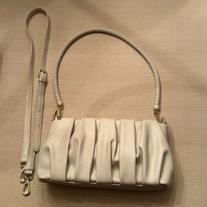 Adorable shoulder bag!